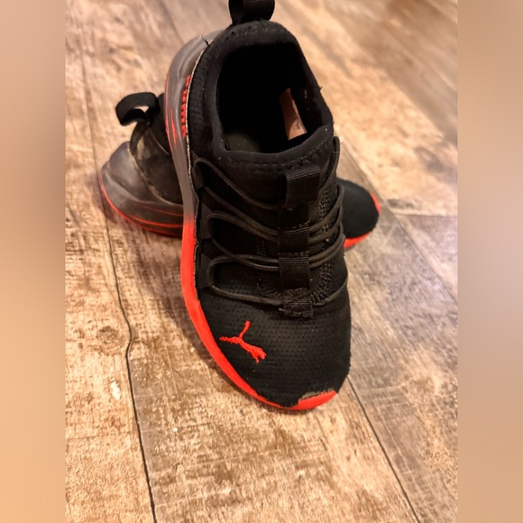 Puma Black and Red Athletic Shoes - Kids / Boys sneakers size 13c - Picture 4 of 9